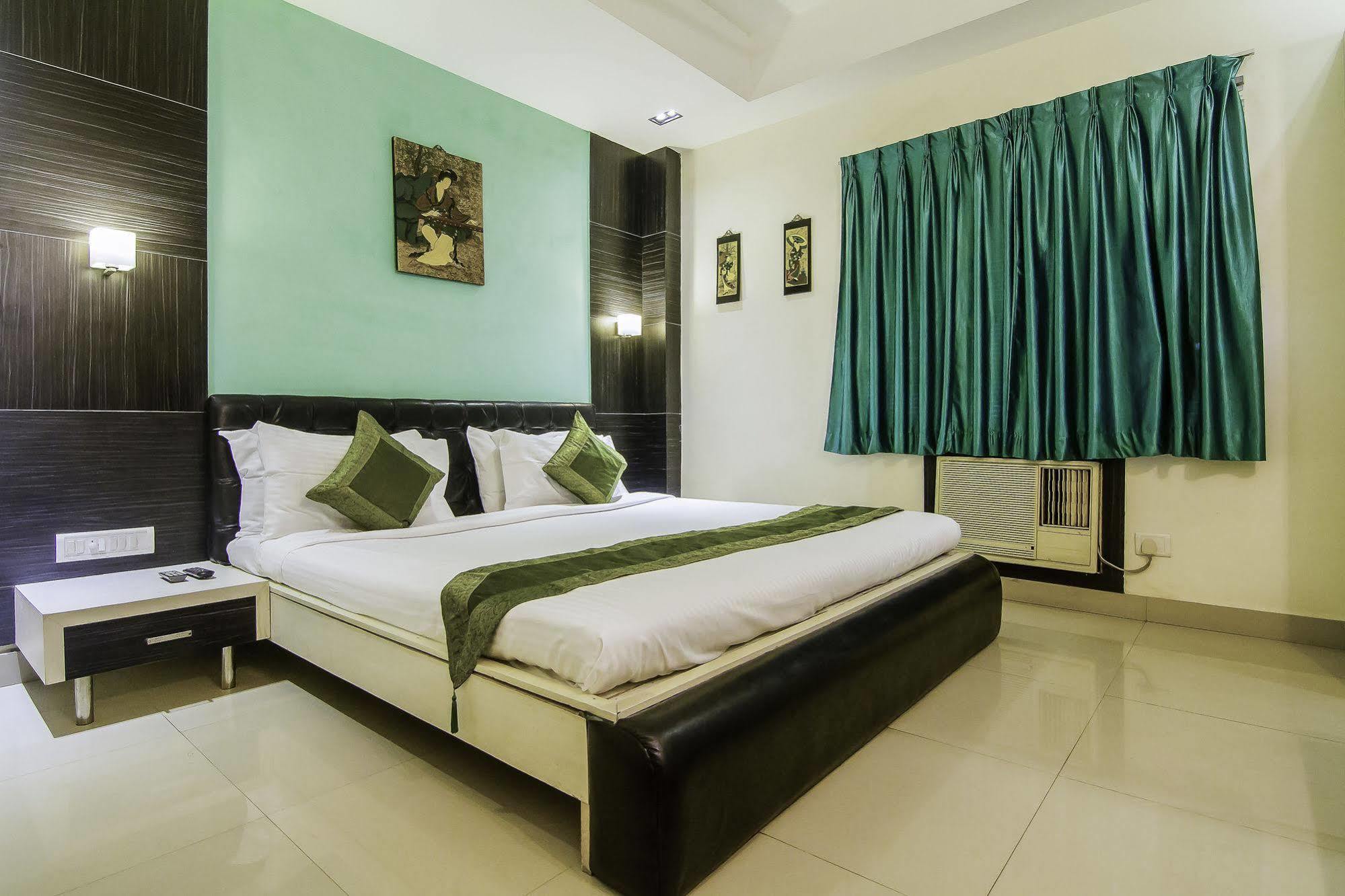 Treebo Trip Hive Hotel Chennai Exterior foto